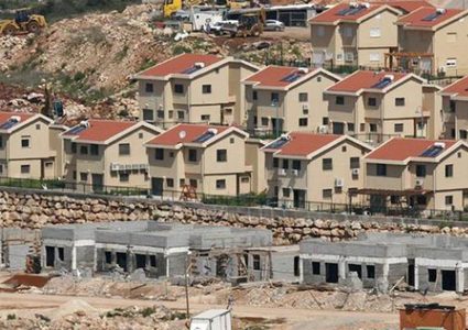 مستوطنون يعيدون وضع "كرفان" على أرض زراعية في تقوع