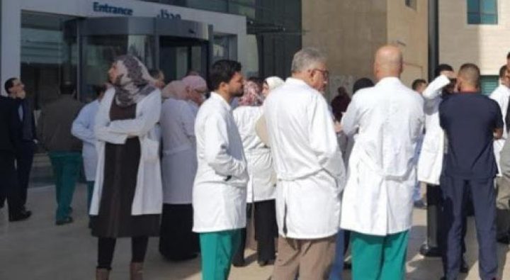 نقابة الأطباء تبدأ إضرابا جزئيا ابتداء من صباح الأحد