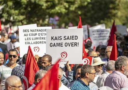 المعارضة التونسية تتظاهر ضد سياسة الرئيس سعيّد وتدهور الوضع الاقتصادي
