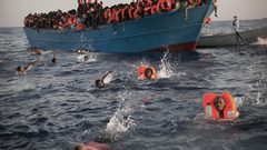 الجيش اليوناني ينقذ 92 مهاجرا