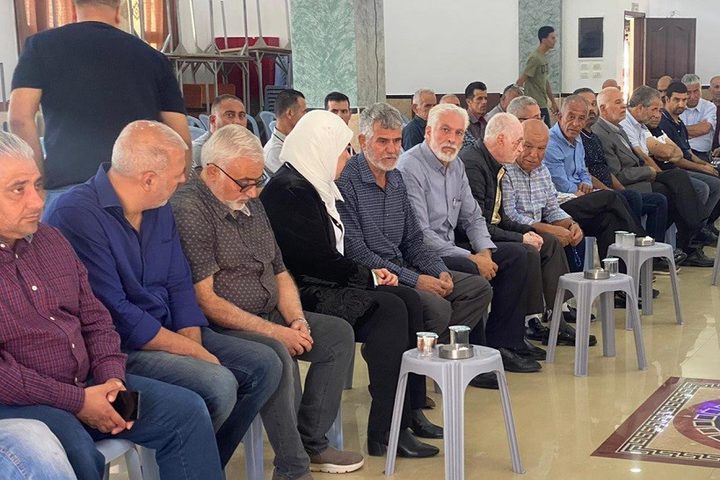 محافظ رام الله تقدم العزاء بالشهيد شجاعية في دير جرير