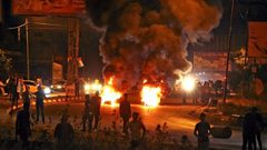 قوات الاحتلال تصيب عاملين بالرصاص جنوب الخليل وتعتقلهما