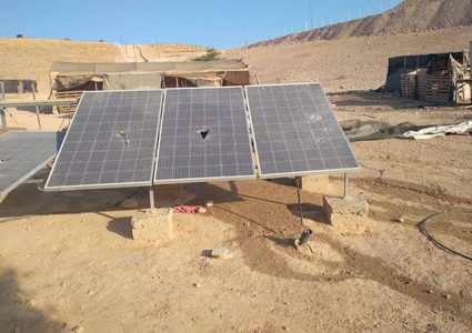 مستوطنون يحطمون خلايا شمسية بخربة الفارسية في الأغوار