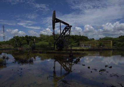 وزير النفط الإيراني: ندشن أول مصنع لنا في فنزويلا لتكرير النفط