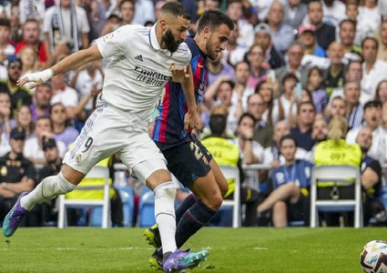 ريال مدريد يهزم برشلونة بثلاثية وينفرد بصدارة "الليغا"