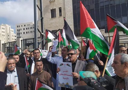 نقابة الأطباء تستجيب لوساطة حركة "فتح" لتأجيل إضرابها