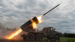 القوات الأوكرانية تستهدف مبنى إدارة مدينة دونيتسك بصواريخ "هيمارس"