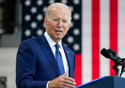 بايدن يرفض الاعتراف بتأثير الدولار القوي على نمو الاقتصاد العالمي