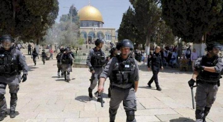 اعتقال وضرب نسوة وطواقم صحفية في القدس