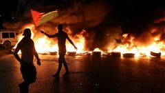 قوات الاحتلال تقتحم دورا القرع وتغلق طريق النبي صالح