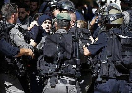 قوات الاحتلال تعتقل مواطنة من المسجد الأقصى