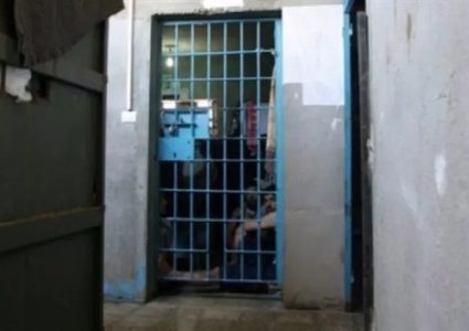 "الضمير" تطالب بتشكيل لجنة تحقيق مستقلة في ظروف وفاة متقاعد عسكري في سجون غزة