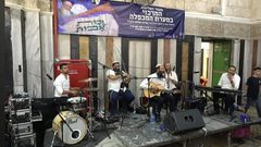 للمرة الثانية: مستوطنون يدنسون الحرم الإبراهيمي ويقيمون حفلا غنائيا داخله