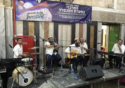 للمرة الثانية: مستوطنون يدنسون الحرم الإبراهيمي ويقيمون حفلا غنائيا داخله