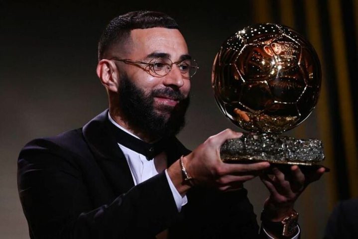 الكرة الذهبية لأفضل لاعب لعام 2022 يحرزها الفرنسي كريم بنزيما