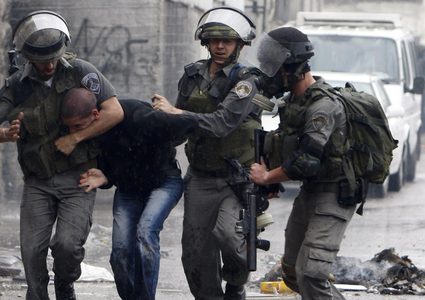 الاحتلال يعتقل 11 مواطنا من القدس بينهم سيدة