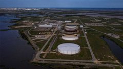 الولايات المتحدة ستسحب 15 مليون برميل نفط إضافي من الاحتياطي الاستراتيجي