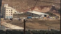 التزام مطلق بالإضراب في مدينة نابلس وأزمة خانقة على طريقي عورتا وبيت دجن