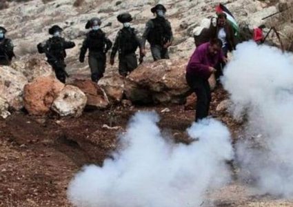 إصابات بالرصاص المعدني والاختناق خلال مواجهات مع الاحتلال شرق نابلس