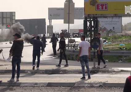 إصابات بالاختناق خلال مواجهات مع الاحتلال جنوب نابلس