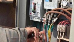 الشرطة تلقي القبض على أكبر المعتدين على التيار الكهربائي في بيت لحم