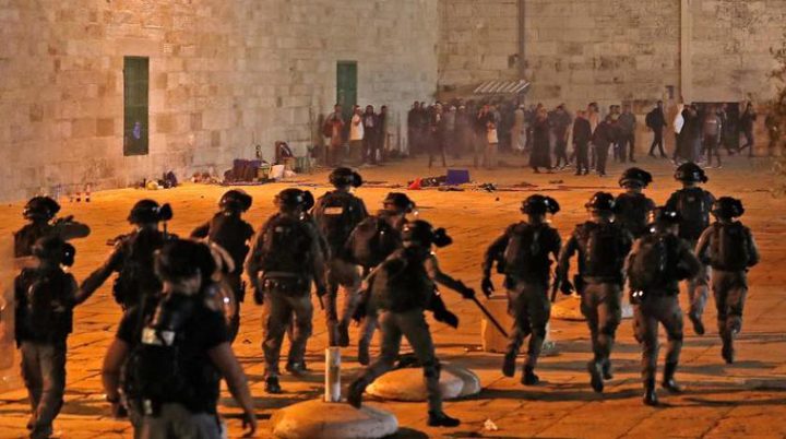 اندلاع مواجهات مع الاحتلال في بلدة جبل المكبر بالقدس