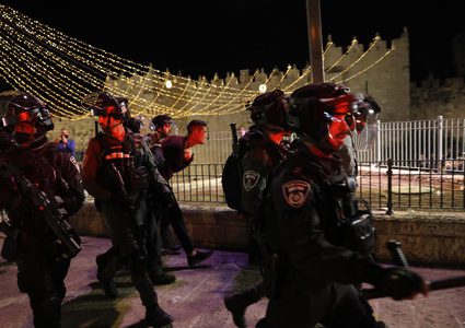 الاحتلال يعتقل والد وشقيق الفتى أبو قطيش الذي أصيب في الشيخ جراح