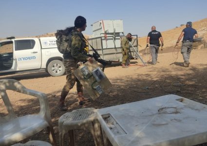 الاحتلال يصادر عربة تحمل معدات خلايا شمسية بالأغوار