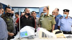 المحافظ كميل يسلم جهازي غسيل كلى لمستشفى سلفيت الحكومي