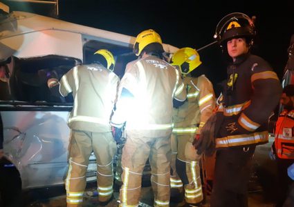 اصابة 14 شخص في حادث طرق في كفر قاسم