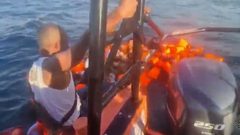 مصرع 13 شخصًا باحتراق سفينة في إندونيسيا