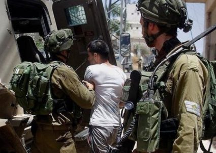 الاحتلال يعتقل أربعة مواطنين من المغير ومخيم قدورة