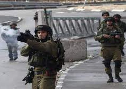 الاحتلال يعتقل طالبا ويصيب آخرين بحالات اختناق في القدس