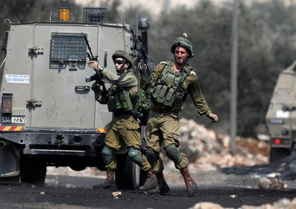 الاحتلال يعتقل فتى من عبوين في رام الله