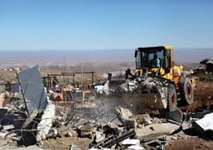 الاحتلال يخطر بهدم "بركس" في دير بلوط غرب سلفيت