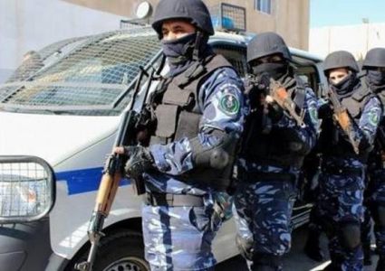 رام الله: القبض على 8 أشخاص يشتبه باعتدائهم على مركبات الشرطة