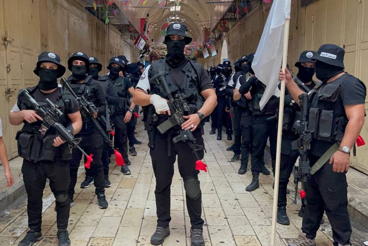 "عرين الأسود" تتحدى الاحتلال بالكشف الحقيقي عن قتلاه خلال اقتحام نابلس