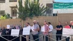 احتجاج لأولياء أمور مدارس الإيمان بالقدس احتجاجًا على اقتحامها