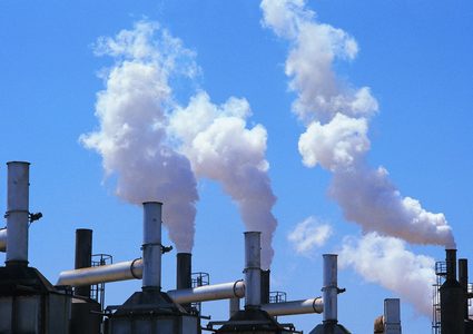 الوكالة الدولية للطاقة : انبعاثات ثاني أكسيد الكربون ستبلغ ذروتها عام 2025