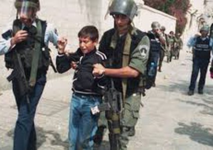 الاحتلال يعتقل طفلا من الخليل