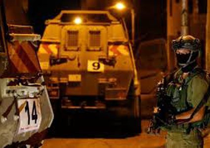 الاحتلال يعتقل ثلاثة فتية من قرية ماعين جنوب الخليل