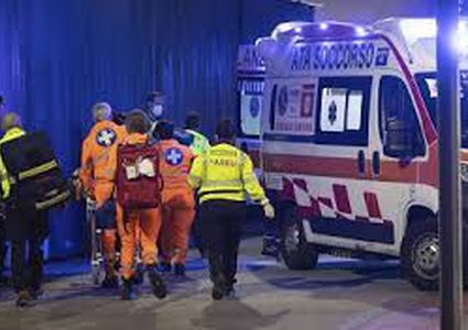 قتيل وأربعة جرحى في هجوم بسكين قرب ميلانو