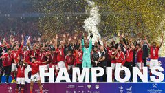 "الأهلي" يتوج بكأس السوبر المصري على حساب "الزمالك"