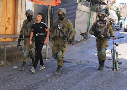 قوات الاحتلال تعتقل شابين من الحرم الإبراهيمي