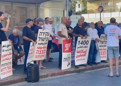 المئات يشاركون في الوقفة الأسبوعية ضد قرار تهجير فلسطينيي يافا