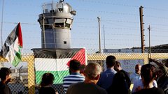 نادي الأسير يحمل الاحتلال مسؤولية حياة الأسيرات