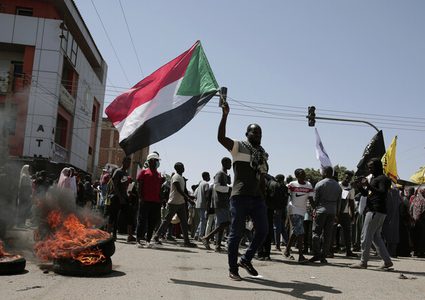 آلاف الاسلاميين يتظاهرون في الخرطوم ضد وساطة الأمم المتحدة لحل أزمة البلاد