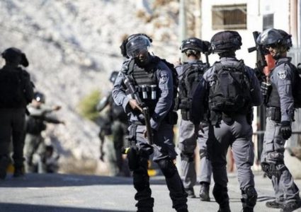 الاحتلال يعتقل شابا من العيسوية شرق القدس المحتلة