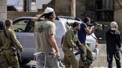 مستوطنون يعتدون على مركبات المواطنين شرق مدينة الخليل