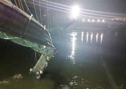 30 قتيلا بانهيار جسر في الهند